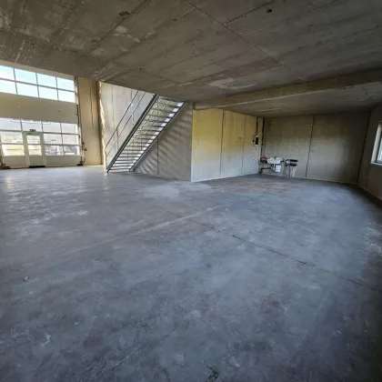 Gewerbefläche in Bestlage - Autobahnnähe, Berg- und Seeblick - Bild 2