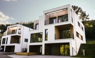 Garden Villas - Architekten Doppelhaushälfte mit idyllischem Naturteich in Ruhelage