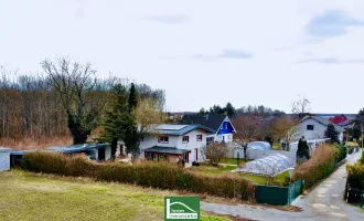 Frisch renoviert mit zusätzlichem Fertigstellungs-Budget. Großzügiges, modernes Haus mit extra Büro/Praxis/Wohnung von ca. 70m2.