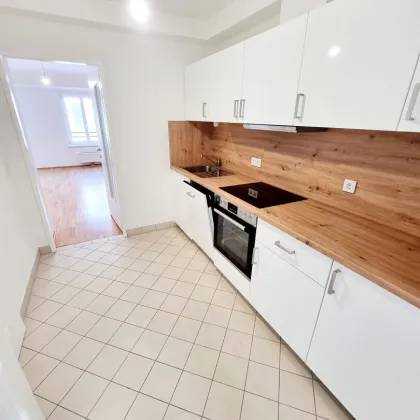 Neuer Preis! Ideale Kleinwohnung im Dachgeschoss! Traumhaft saniertes Altbauhaus + Stylisches Stiegenhaus + Tolle Infrastruktur und Anbindung + Lebensqualität! Auch für Anleger interessant! - Bild 2