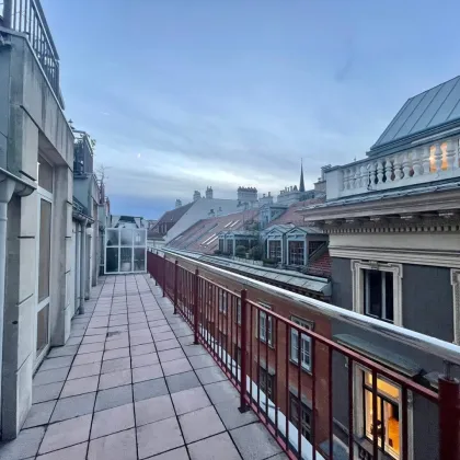 Urban living at its finest: Modernes Dachgeschoss-Apartment mit Terrasse in Toplage - Graben - Unbefristete Miete - 3 Zimmer. - Bild 3