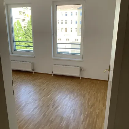 Steingasse: zentral begehbare 2-Zimmer Wohnung inkl. separater Küche - ab 1.10. - Bild 2