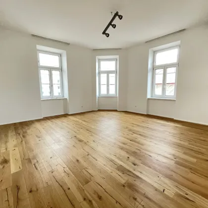 Perfekte 2,5-Zimmer Wohnung mit Einbauküche! Rundum saniertes Haus + Ideale Infrastruktur + Perfekte Anbindung! Worauf warten Sie noch? - Bild 2