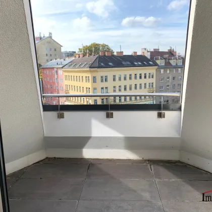 Moderne Dachgeschosswohnung mit traumhaften Ausblick! - Bild 2