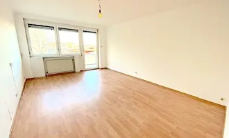 NEUER PREIS! PROVISIONSFREI VOM EIGENTÜMER! UNSANIERTE 3-ZIMMER WOHNUNG MIT BALKON BEIM COLOSSEUM21!