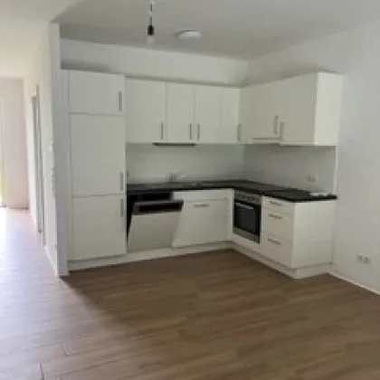 Lichtdurchflutete großzügige 2-Zimmer-Wohnung mit Balkon in 8054 Graz - 70,48 m² - Bild 2