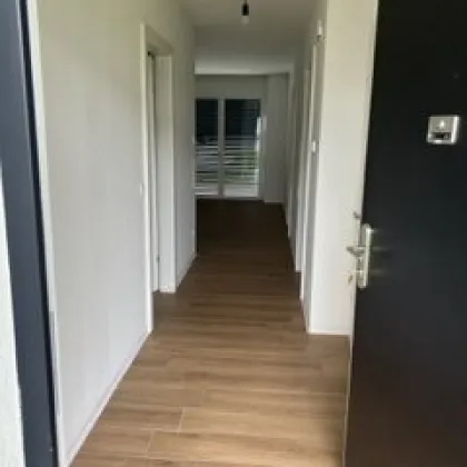 Lichtdurchflutete großzügige 2-Zimmer-Wohnung mit Balkon in 8054 Graz - 70,48 m² - Bild 3