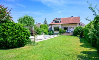 Gepflegtes Einfamilienhaus mit großem Garten und Pool