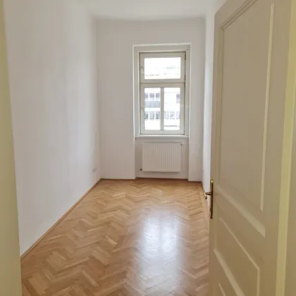 NEU! Traumhafte Gelegenheit nahe Meiselmarkt + U3 Johnstraße! Helle + perfekt aufgeteilte 2-Zimmer-Wohnung in bester Lage des 15. Bezirks! - Bild 2