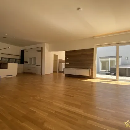 RARITÄT DE LUXE! GRANDIOSES PENTHOUSE MIT ATEMBERAUBENDEM BLICK AUFS GOLDECK. HOCHWERTIG TEILMÖBLIERT. - Bild 3