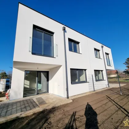 205 m² GARTEN! INKLUSIVE CARPORT, ROLLLÄDEN UND KLIMA. EXZELLENTES 4 ZIMMER ZIEGELHAUS IN RUHIGER EINFAMILIENHAUSLAGE. - Bild 2