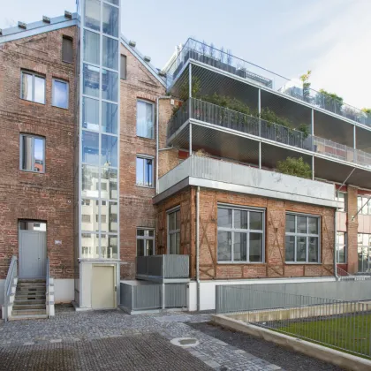 STYLISCHES LOFT IN EHEMALIGER K&K HOFTISCHLEREI II 4 METER RAUMHÖHE II EIGENGARTEN + TERRASSE II NÄHE NEUER  U2 - Bild 2