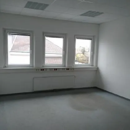 Modernes Büro / Ordination im 1.OG - Nähe U6 Station Perfektastraße / 64A / 61A - Kundenparkplätze vorhanden - Bild 2