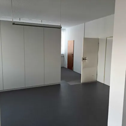 Büro/Geschäftslokal in guter Lage, Gneis, mit eigenem Eingang und gratis Parkplätzen - Bild 2