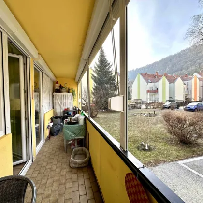 Perfekt aufgeteilte 2-Zimmer-Wohnung mit extra Küche, großer Loggia und Parkplatz in unmittelbarer Nähe zum Plabutscher Schlössl in Grazer Bezirk Gösting - Bild 2