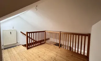 Helle 2-Zimmer-Wohnung mit Galerie in bester Lage! Ab sofort verfügbar!