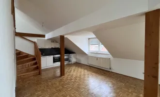 Helle 2-Zimmer-Wohnung mit Galerie in bester Lage! Ab sofort verfügbar!