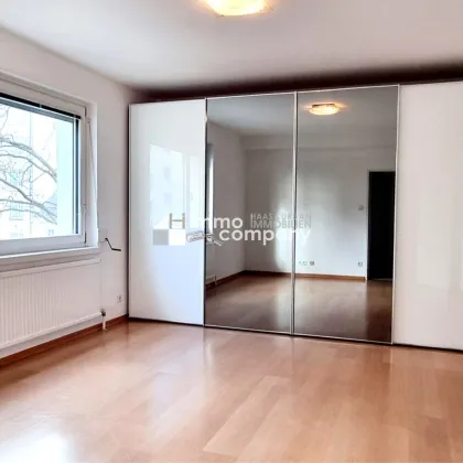 LICHTDURCHFLUTETE 3 Zimmerwohnung mit BALKON und großen KELLER - Bild 3