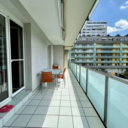 Modernes Wohnen in der Grünen Mitte: 4-Zimmer Neubau mit Großem Balkon, Innenhofruhe und Tiefgaragenplatz - Bild 2