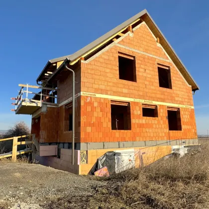 Traumhaftes Rohbau-Haus in idyllischer Lage - Perfekt für individuelle Gestaltung - Bild 2