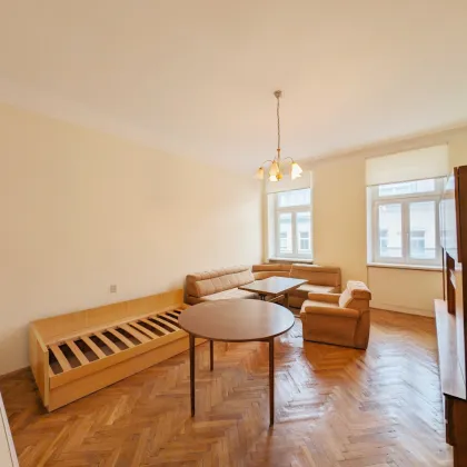 ++NEU++ Renovierungsbedürftige 2-Zimmer ALTBAUWOHNUNG mit Balkon! - Bild 2