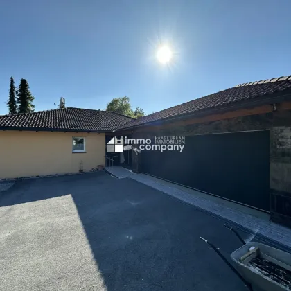 Luxuriöser Bungalow mit hochwertiger Ausstattung, Hohenems, zentrumsnah, sehr geräumige Dreier-Garage, viel Grundstücksfläche und Gartenanlage rund um das Haus, mit Terrasse, viele KFZ Außen-Stellplätze, Ruhelage / Sackgasse - Bild 2