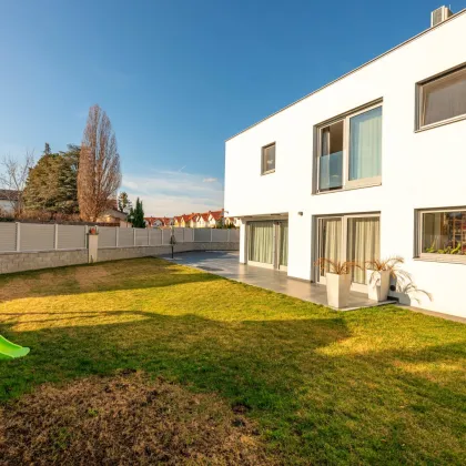 Traumhaus mit Luxusausstattung in Brunn am Gebirge - 210m² Wohnfläche, Garten, Swimmingpool, 3 Bäder - Bild 2