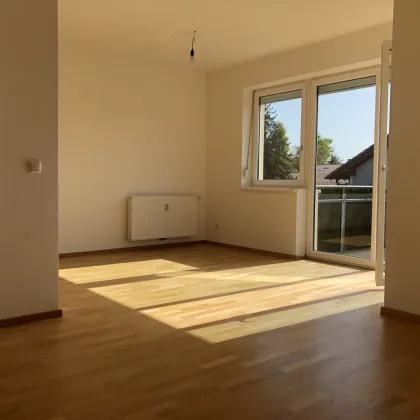 Helle 3-Zimmer Wohnung mit Loggia, Balkon und Parkplatz - Bild 3