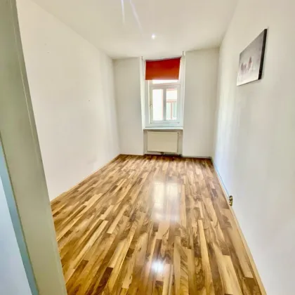 Stadtnah und individuell: Charmante 3-Zimmer Wohnung mit Balkon, 85m² und Sanierungsbedarf in zentraler Wiener Lage - nur 299.000,00 €! - Bild 2