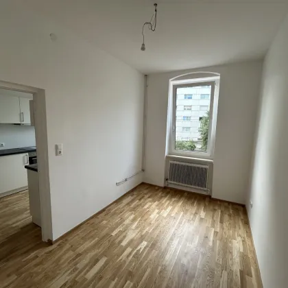 Neu sanierte 3 Zimmerwohnung - WG geeignet - Erstbezug - Bild 2