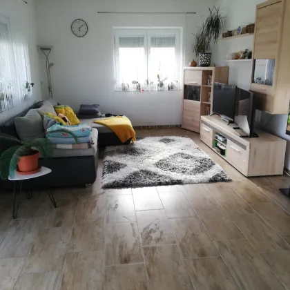 "Wunderschöner Bungalow mit 3 Schlafzimmer und Doppelcarport in neuer Siedlung" - Bild 2