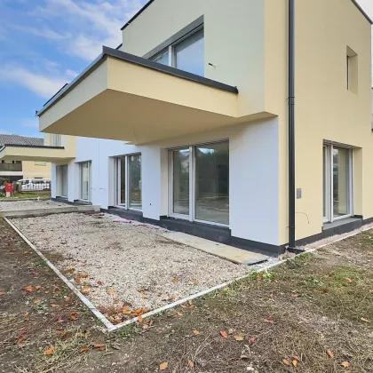 NEU! ++ ERSTBEZUG ++ SCHÜSSELFERTIG ++ 152,50 m² ++  5 ZIMMER + 2 BALKONE + TERRASSE + EIGENGARTEN + 2 PKW Stellplätze ++ - Bild 2