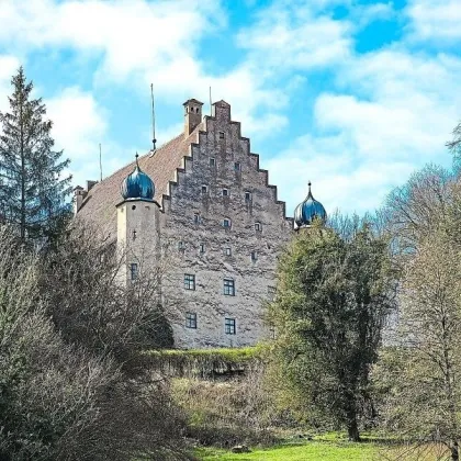 Ein liebevoll renoviertes und denkmalgeschütztes Renaissance Schloss Ensemble in einer der schönsten Urlaubsregionen Bayerns, Deutschland - Bild 3