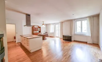 Großzügige Wohnung im Stil-Altbau!