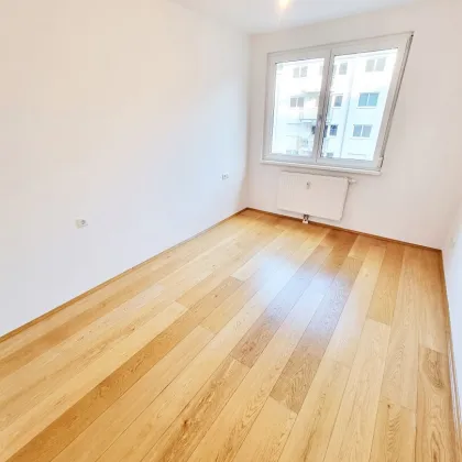 Schauen Sie sich das an! Perfekte 3-Zimmer Wohnung mit Loggia! Südwest-Ausrichtung mit viel Grün! Garagenplatz inbegriffen + Ideale Aufteilung + Fairer Preis + Tolle Infrastruktur! Nicht zögern! - Bild 3