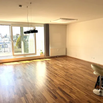 1220 nahe Alte Donau! Tolles 4-Zimmer DG mit Balkon, großer Dachterrasse und Traumblick über Wien! - Bild 3