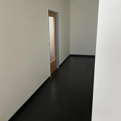 Modernes Büro mit 182 m²,  TG- und Freistellplätze vorhanden - Bild 3