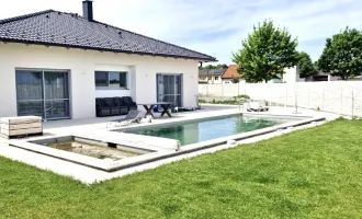 Wohnkomfort auf höchstem Niveau - Stilvoller Bungalow auf knapp 1.000m² Eigengrund!