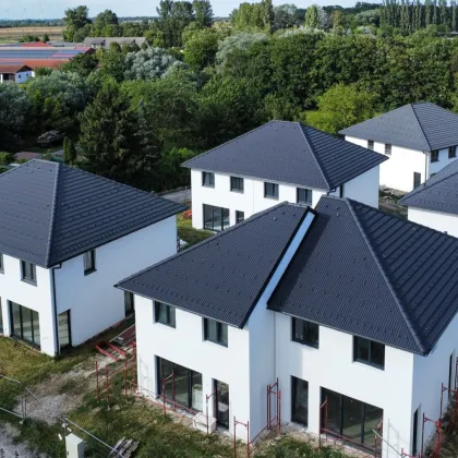 Modernes Wohnen in Ebenfurth Doppelhaushälfte mit Erstbezug: Garten, Terrasse, 2 Stellplätze und exklusiver Ausstattung für nur EUR 329.000,00 - Bild 2