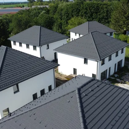 Modernes Wohnen in Ebenfurth Doppelhaushälften mit Erstbezug: Garten, Terrasse, 2 Stellplätze und exklusiver Ausstattung für nur EUR 329.000,00 - Bild 3
