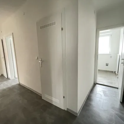 Neu sanierte 3 Zimmer-Wohnung mit Balkon! - Bild 2