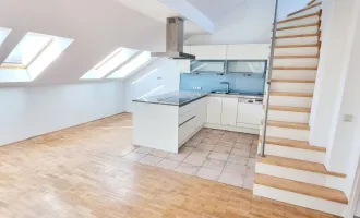 Neuer Preis! Make your dreams come true! Riesige Terrasse + Ideale 4-5 Zimmer im Dachgeschoss + Leichter Sanierungsbedarf + Wunderschönes Altbauhaus + Beste Infrastruktur!