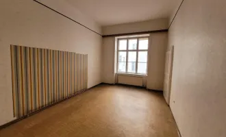 SANIERUNGSBEDÜRFTIGE 3 ZIMMER WOHNUNG IN EINEM CHARMANTEN ALTBAU