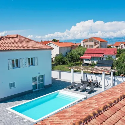 Attraktive Stadtvilla mit Pool in ausgezeichneter Lage in unmittelbarer Nähe von Zadar - Bild 2