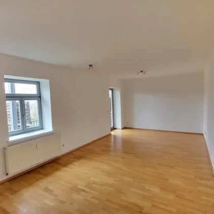 Geräumige 2-Zimmer-Wohnung mit 70m² - Balkon - inkl. Autoabstellplatz - Bild 3