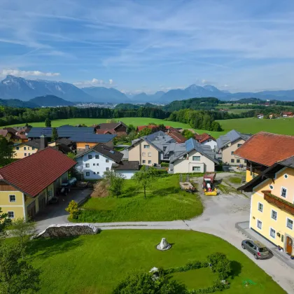 Neuwertige und vollmöblierte Eigentumswohnung vor den Toren Salzburgs - Bild 2