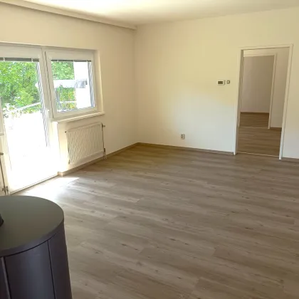 Ruhige, große, 3 Zimmer Eigentumswohnung mit Loggia und Grünblick! - Bild 3