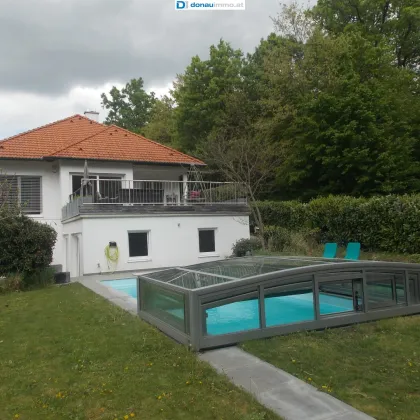 Wohnen im "Grünen"  -   Einfamilienhaus mit Sonnenterrasse und  Swimming -Pool - Bild 2