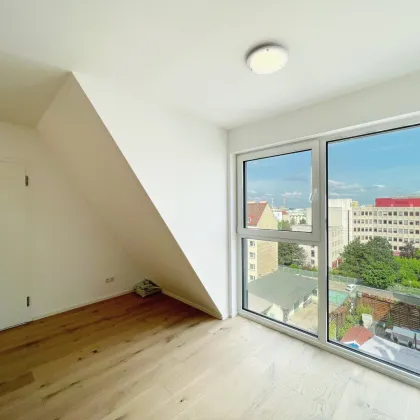 Erstbezug: Helle DG-Wohnung mit atemberaubendem Ausblick und großzügiger Dachterrasse - Bild 3