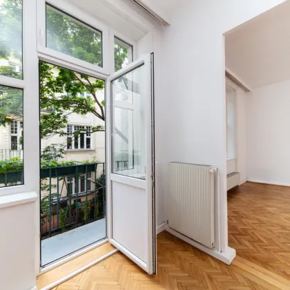 Klassische, ruhige Altbauwohnung mit Loggia und Balkon - Bild 3